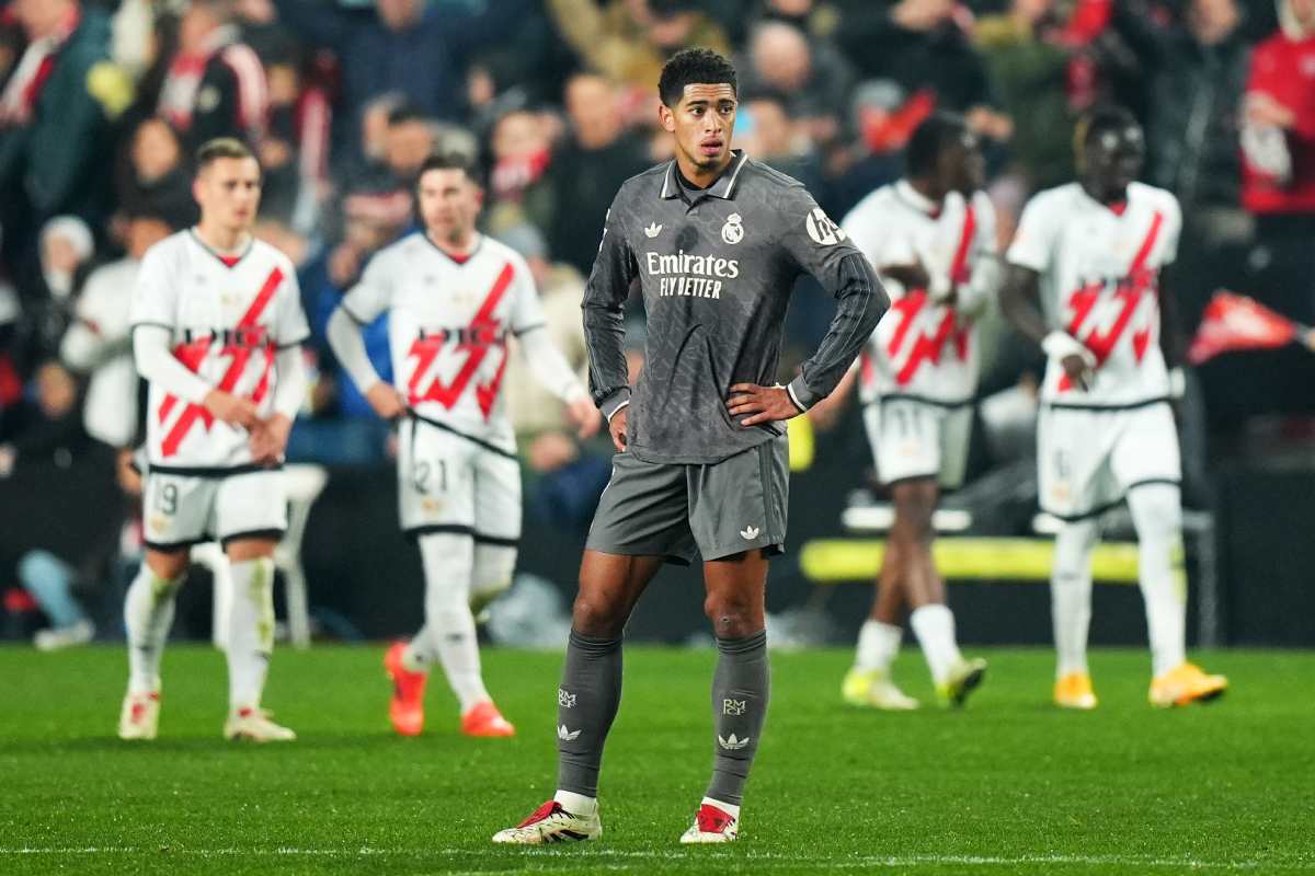 MADRID, SPAIN - DECEMBER 14: Jude Bellingham of Real Madrid appears dejected after Abdul Mumin of Rayo Vallecano scores his team's second goal during the LaLiga EA Sports match between Rayo Vallecano and Real Madrid at Estadio de Vallecas on December 14, 2024 in Madrid, Spain. (Photo by Angel Martinez/Getty Images)