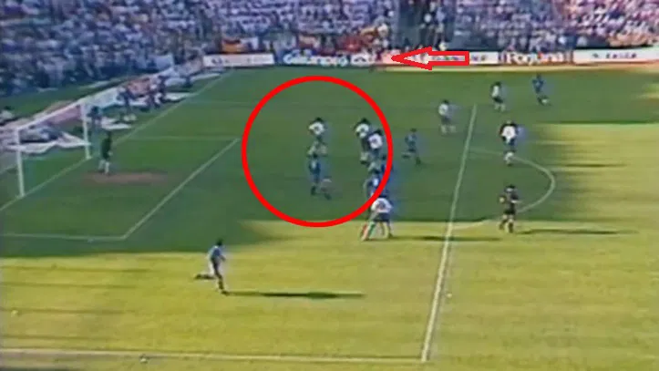 Puentes Leira était parfaitement placé pour voir que Milla n’était pas hors jeu (futbolgate.com)