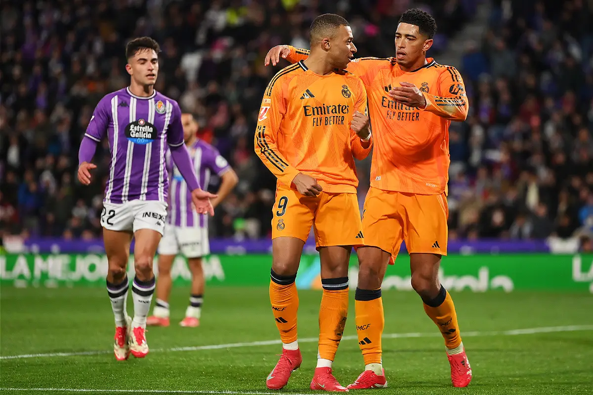 Mbappé et Bellingham célébrant le 3-0 à Valladolid (Photo by Denis Doyle/Getty Images).