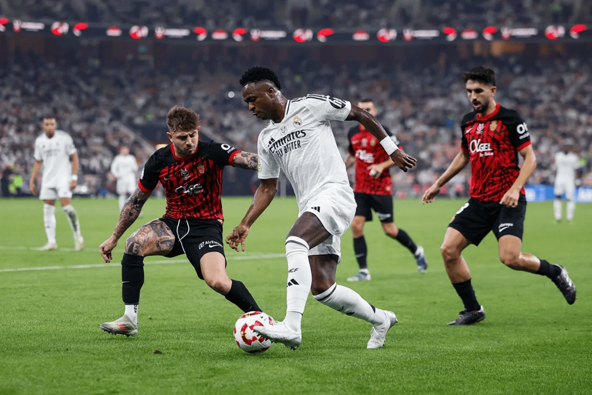 Vinicius Jr. au duel avec Maffeo (realmadrid.com)