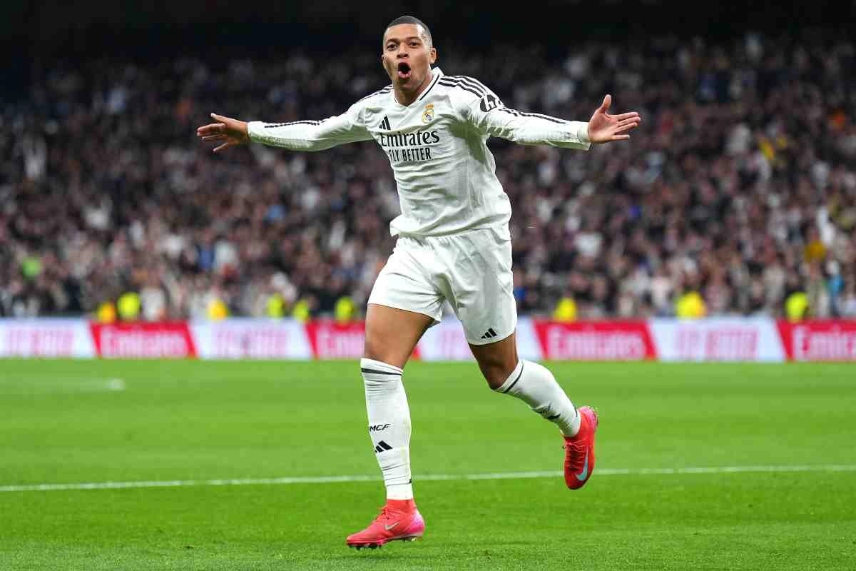 MADRID, SPAIN - JANUARY 19: Kylian Mbappe of Real Madrid celebrates scoring his team's third goal during the LaLiga match between Real Madrid CF and UD Las Palmas at Estadio Santiago Bernabeu on January 19, 2025 in Madrid, Spain. (Photo by Angel Martinez/Getty Images)