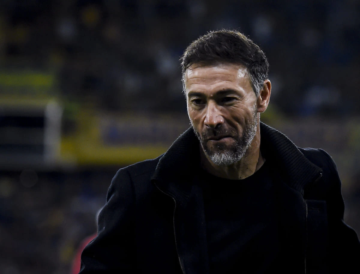 BUENOS AIRES, ARGENTINA - OCTOBER 20: Kily Gonzalez coach of Union looks on prior a match between Boca Juniors and Union as part of Group B of Copa de la Liga Profesional 2023 at Estadio Alberto J. Armando on October 20, 2023 in Buenos Aires, Argentina. (Photo by Marcelo Endelli/Getty Images)