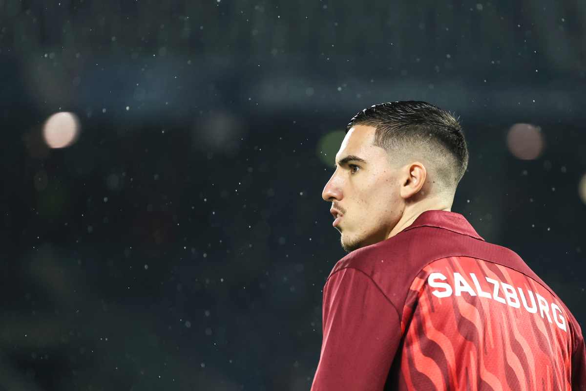SALZBURG, AUSTRIA - OCTOBER 23: Oscar Gloukh of FC Salzburg warms up prior to the UEFA Champions League 2024/25 League Phase MD3 match between FC Salzburg and GNK Dinamo at Stadion Salzburg on October 23, 2024 in Salzburg, Austria. (Photo by Jasmin Walter/Getty Images)