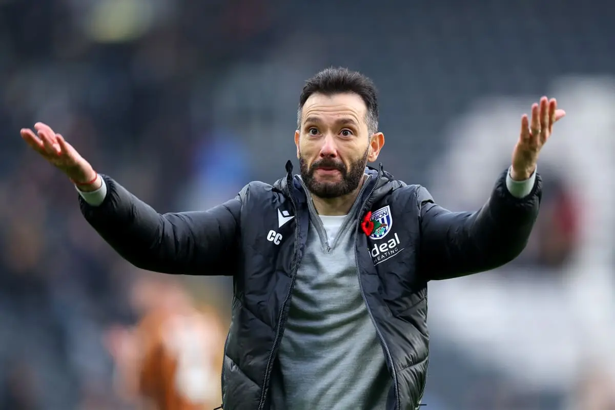 HULL, ENGLAND - NOVEMBER 10: Carlos Corberan, Manager of West Bromwich Albion, celebrates victory following the Sky Bet Championship match between Hull City AFC and West Bromwich Albion FC at MKM Stadium on November 10, 2024 in Hull, England. (Photo by George Wood/Getty Images)
