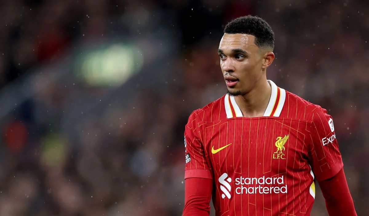 LIVERPOOL, ENGLAND - DECEMBER 01: Liverpool's Trent Alexander-Arnold during the Premier League match between Liverpool FC and Manchester City FC at Anfield on December 01, 2024 in Liverpool, England. (Photo by Carl Recine/Getty Images) mercato