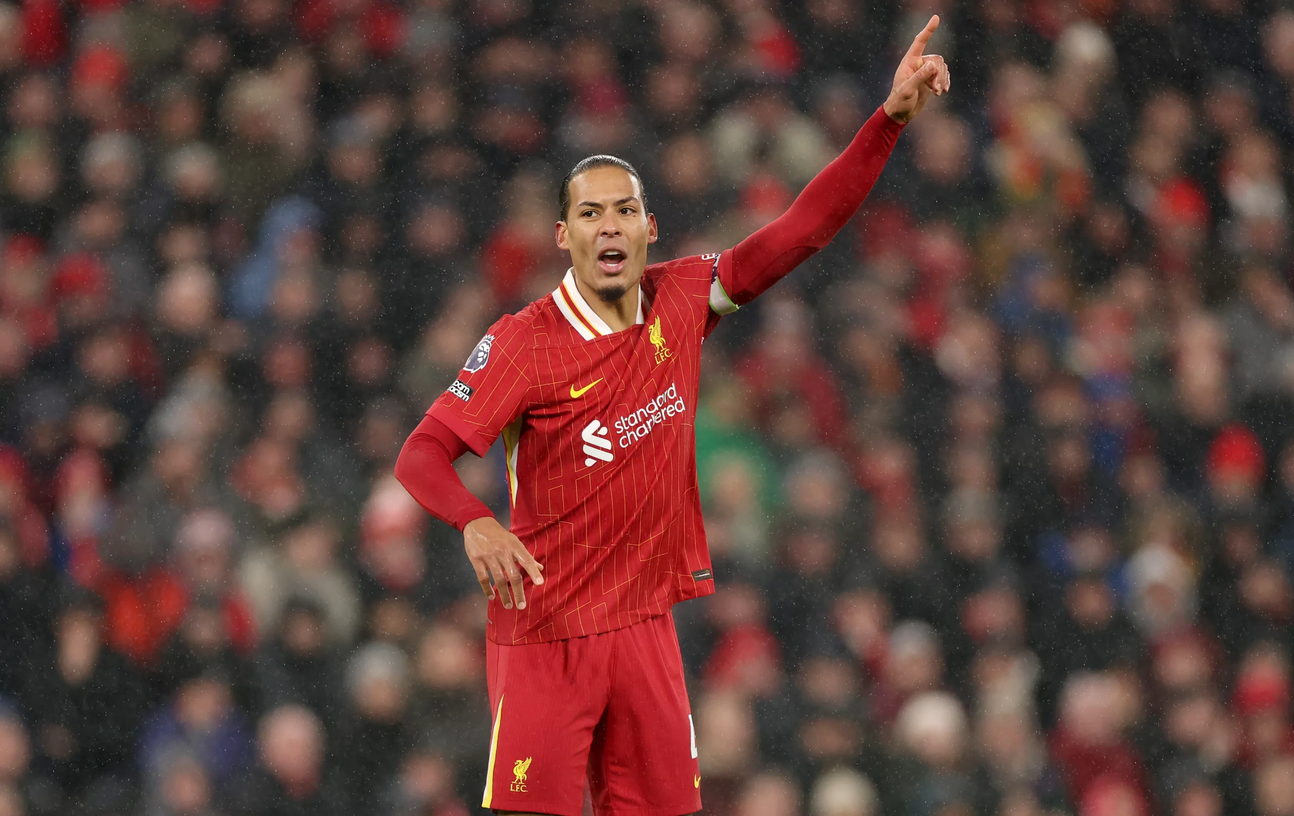 LIVERPOOL, ENGLAND - JANUARY 05: Virgil van Dijk of Liverpool during the Premier League match between Liverpool FC and Manchester United FC at Anfield on January 05, 2025 in Liverpool, England. (Photo by Carl Recine/Getty Images) mercato