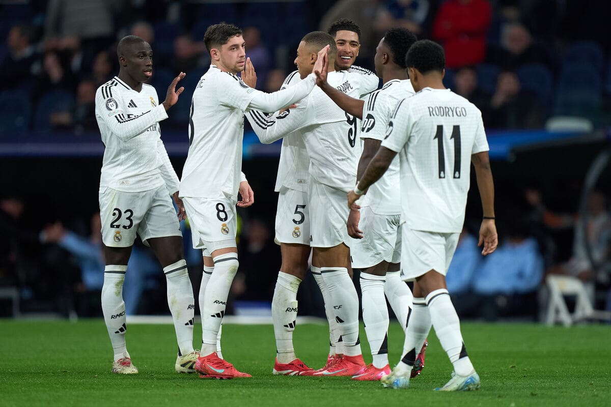 MADRID, SPAIN - JANUARY 22: Kylian Mbappe of Real Madrid celebrates scoring his team's third goal with teammates during the UEFA Champions League 2024/25 League Phase MD7 match between Real Madrid C.F. and FC Salzburg at Estadio Santiago Bernabeu on January 22, 2025 in Madrid, Spain. (Photo by Angel Martinez/Getty Images)