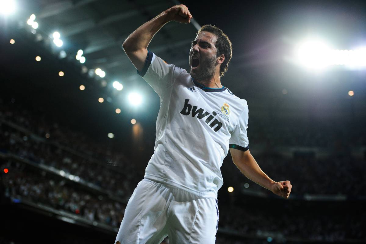 MADRID, SPAIN - AUGUST 29: Gonzalo Higuain of Real Madrid CF celebrates after scoring the opening goal during the Super Cup second leg match betwen Real Madrid and FC Barcelona at Estadio Santiago Bernabeu on August 29, 2012 in Madrid, Spain. (Photo by David Ramos/Getty Images) Brest