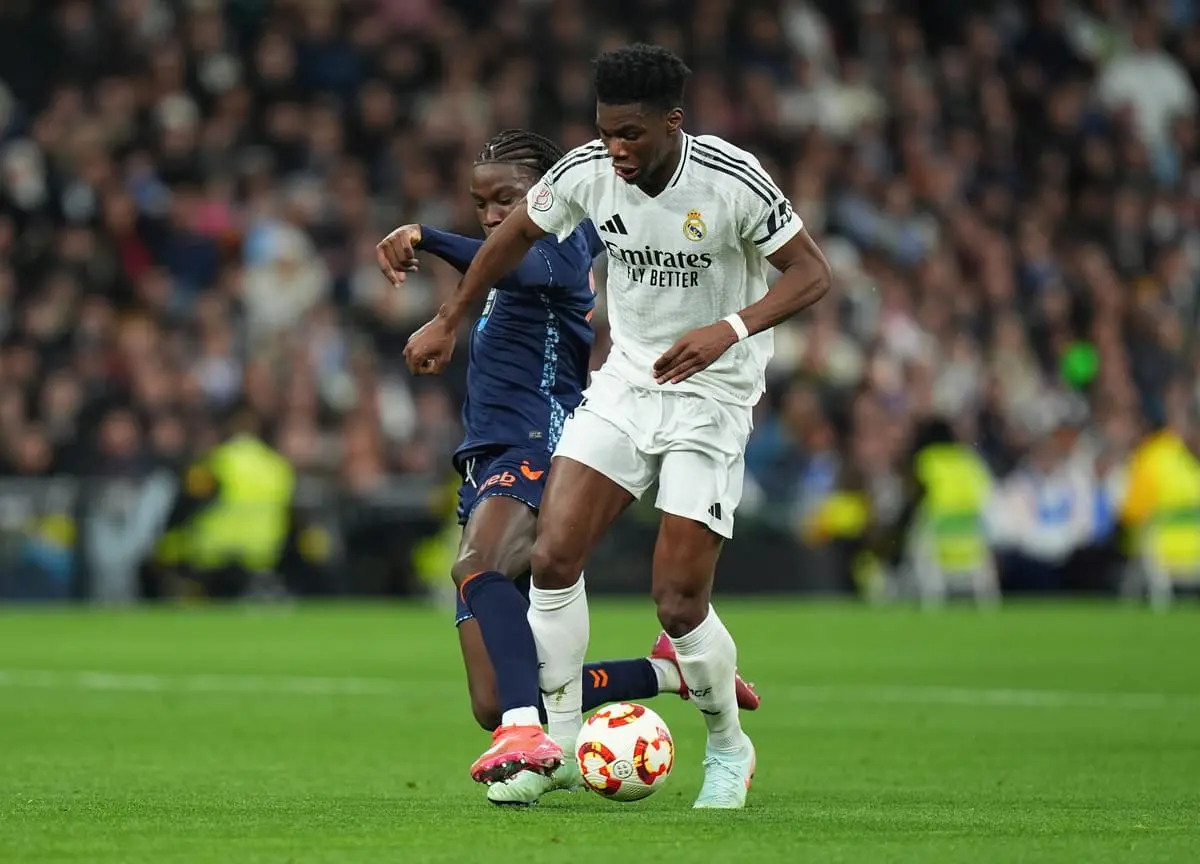 MADRID, SPAIN - JANUARY 16: Aurelien Tchouameni of Real Madrid runs with the ball whilst under pressure from Ilaix Moriba of Celta Vigo during the Copa Del Rey match between Real Madrid and Celta de Vigo at Estadio Santiago Bernabeu on January 16, 2025 in Madrid, Spain. (Photo by Angel Martinez/Getty Images)