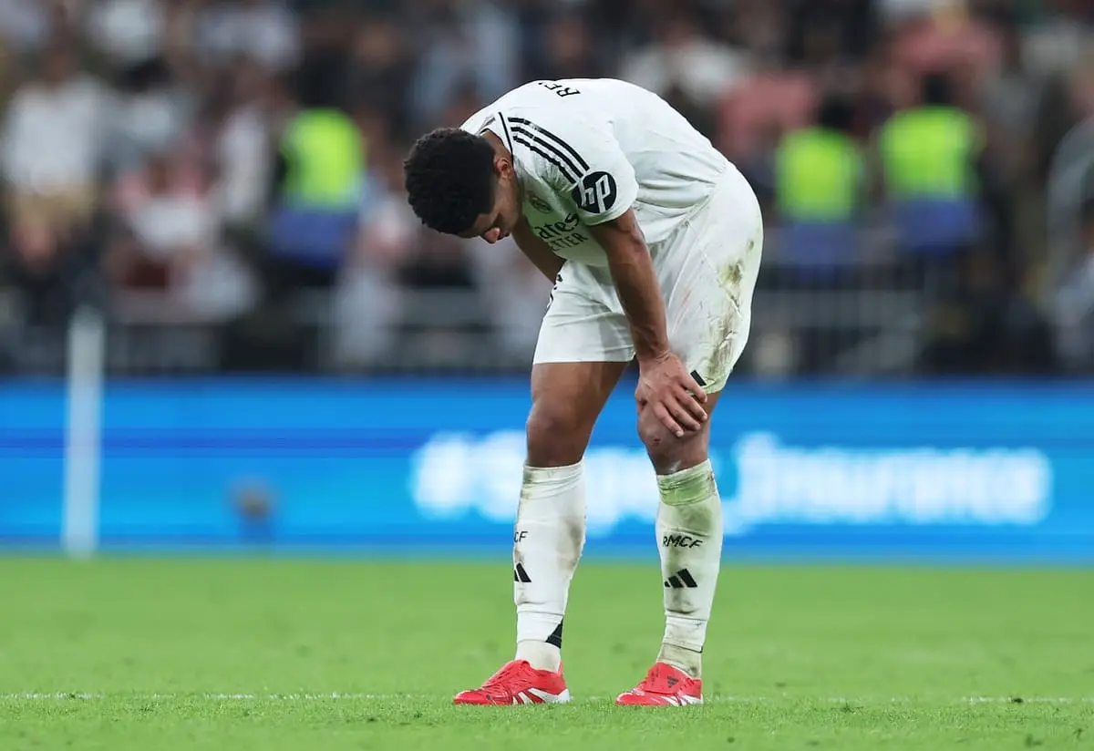 JEDDAH, SAUDI ARABIA - JANUARY 09: Jude Bellingham of Real Madrid goes down injured during the Spanish Super Cup Semi-Final match between Real Madrid and RCD Mallorca at King Abdullah Sports City on January 09, 2025 in Jeddah, Saudi Arabia. (Photo by Yasser Bakhsh/Getty Images)