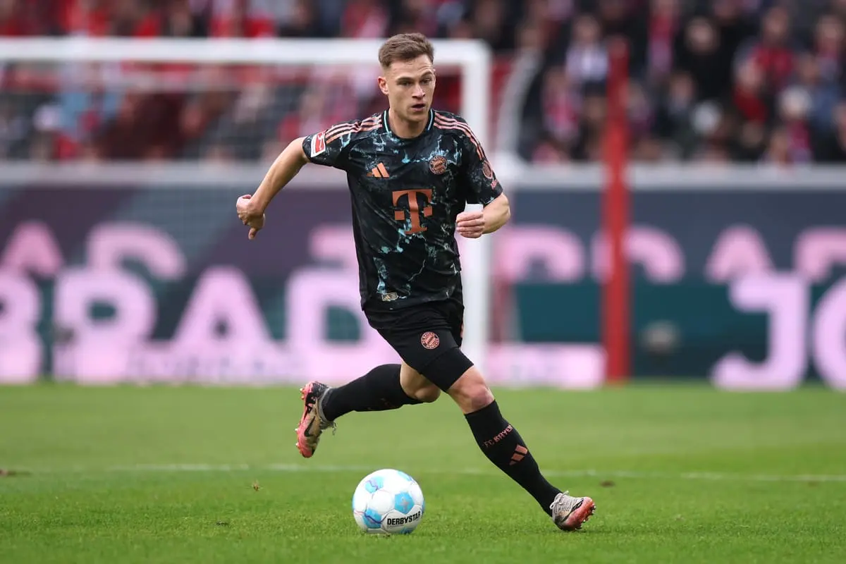 FREIBURG IM BREISGAU, GERMANY - JANUARY 25: Joshua Kimmich controls the ball during the Bundesliga match between Sport-Club Freiburg and FC Bayern München at Europa-Park Stadion on January 25, 2025 in Freiburg im Breisgau, Germany. (Photo by Alex Grimm/Getty Images)