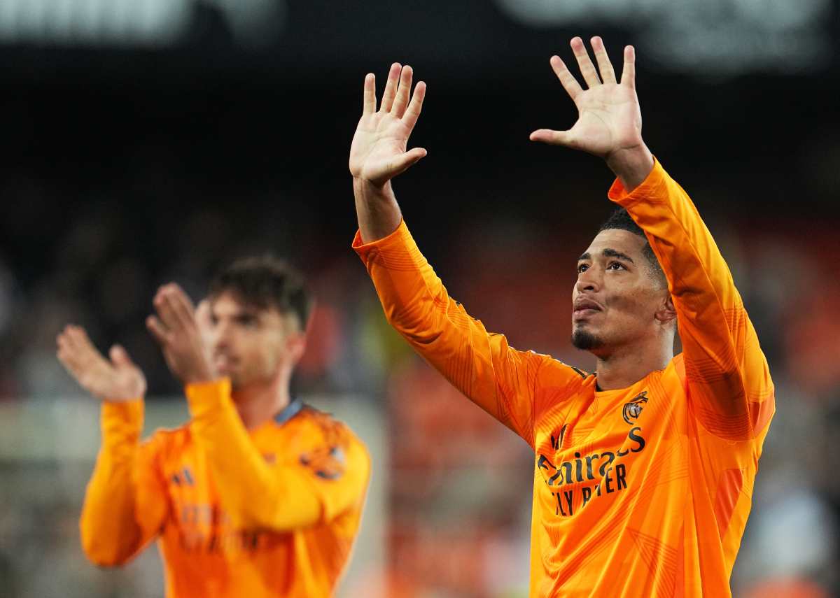 VALENCIA, SPAIN - JANUARY 03: Jude Bellingham of Real Madrid acknowledges the fans after the team's victory in the LaLiga match between Valencia CF and Real Madrid CF at Estadio Mestalla on January 03, 2025 in Valencia, Spain. (Photo by Aitor Alcalde/Getty Images)