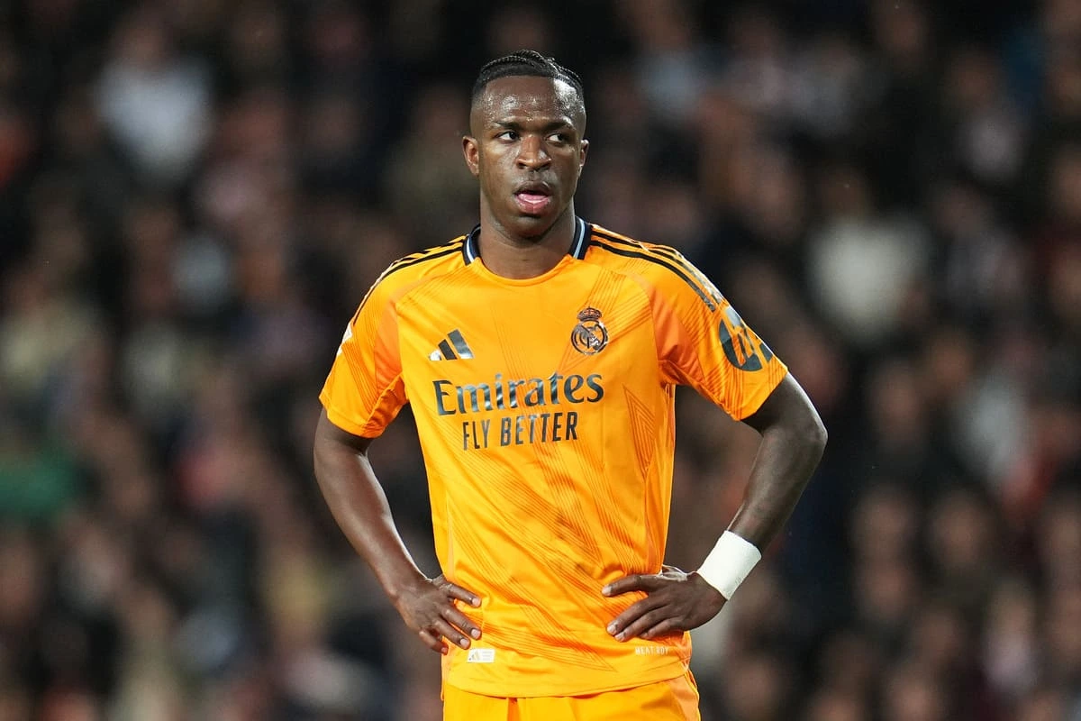 VALENCIA, SPAIN - JANUARY 03: Vinicius Junior of Real Madrid reacts during the LaLiga match between Valencia CF and Real Madrid CF at Estadio Mestalla on January 03, 2025 in Valencia, Spain. (Photo by Aitor Alcalde/Getty Images)