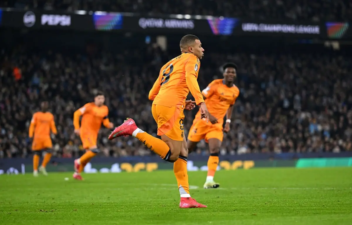 Mbappé qui marque pour le Real Madrid contre Manchester City. (Photo by Michael Regan/Getty Images)