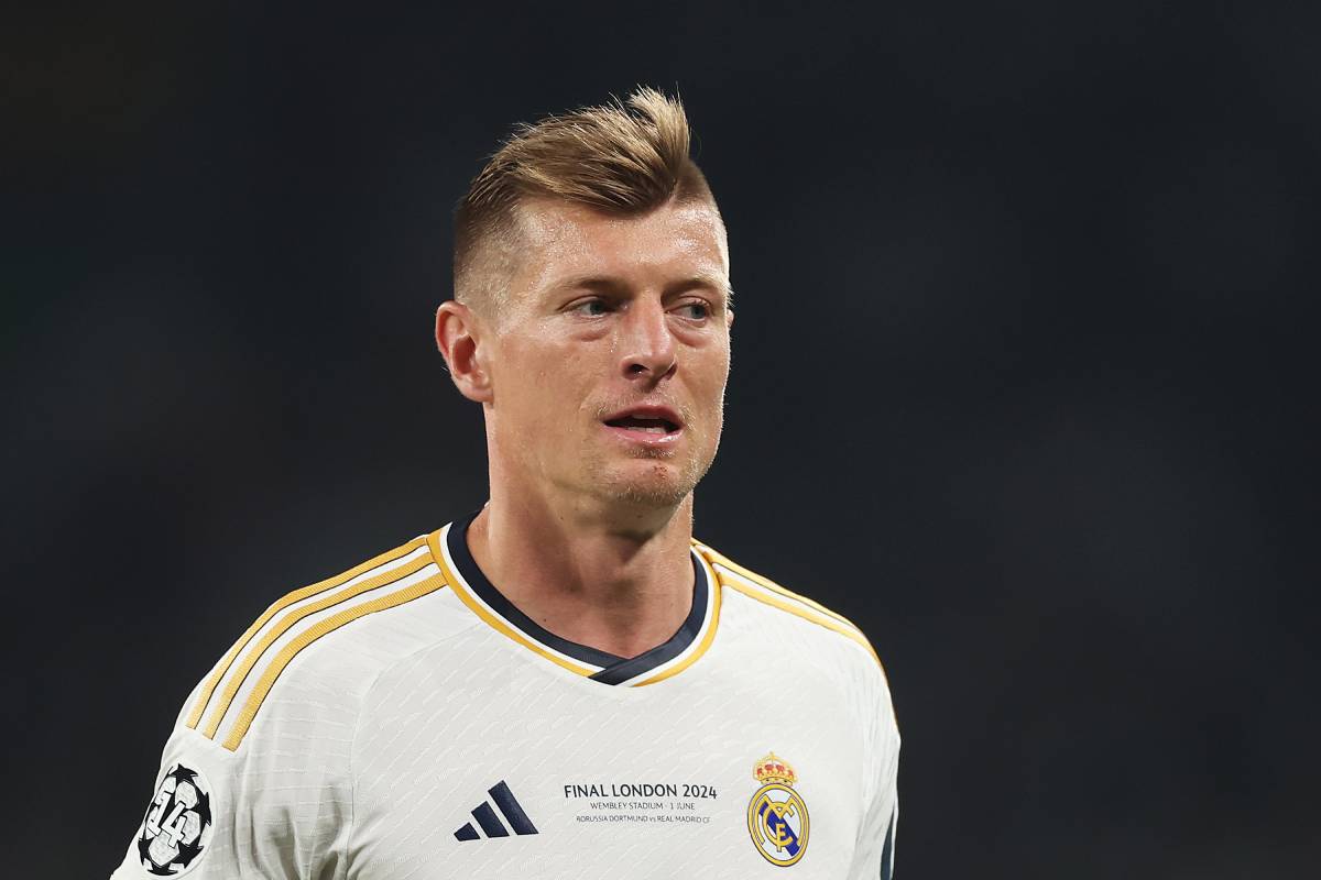 LONDON, ENGLAND - JUNE 01: Toni Kroos of Real Madrid looks on during the UEFA Champions League 2023/24 Final match between Borussia Dortmund and Real Madrid CF at Wembley Stadium on June 01, 2024 in London, England. (Photo by Lars Baron/Getty Images)