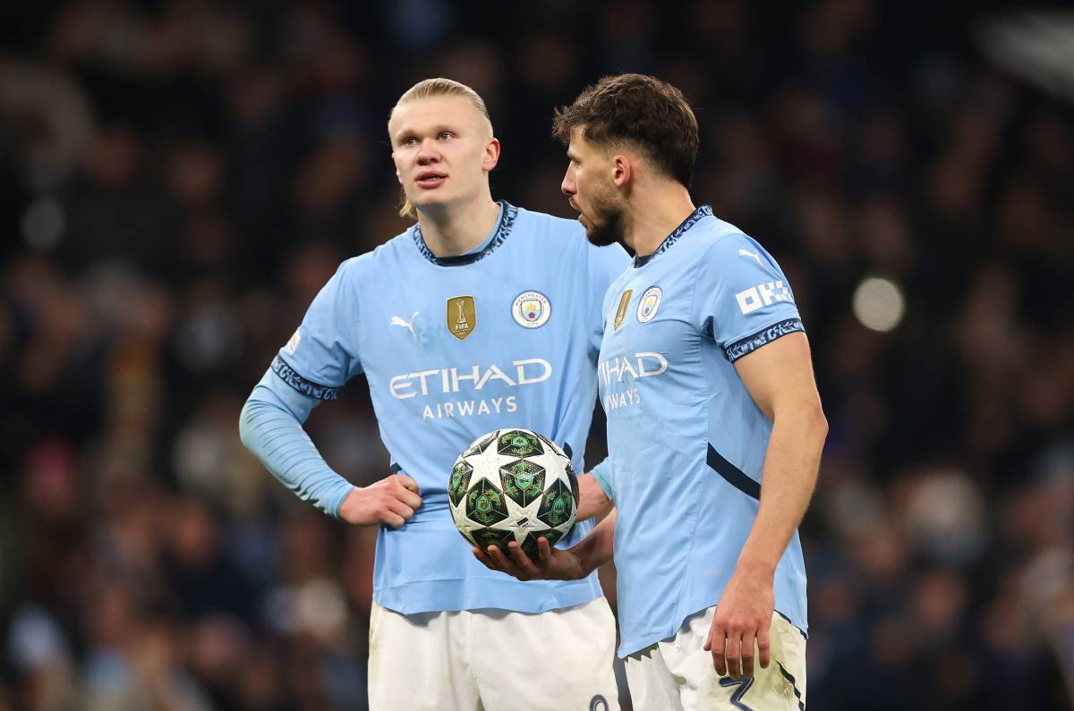 MANCHESTER, ENGLAND - FEBRUARY 11: Erling Haaland of Manchester City looks dejected after Brahim Diaz of Real Madrid (not pictured) scores his team's second goal during the UEFA Champions League 2024/25 League Knockout Play-off first leg match between Manchester City and Real Madrid C.F. at Manchester City Stadium on February 11, 2025 in Manchester, England. (Photo by Carl Recine/Getty Images)