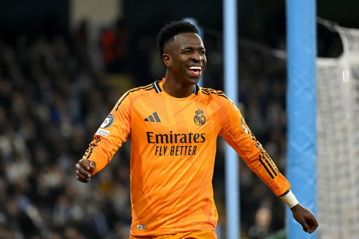 MANCHESTER, ENGLAND - FEBRUARY 11: Vinicius Junior of Real Madrid reacts during the UEFA Champions League 2024/25 League Knockout Play-off first leg match between Manchester City and Real Madrid C.F. at Manchester City Stadium on February 11, 2025 in Manchester, England. (Photo by Michael Regan/Getty Images).