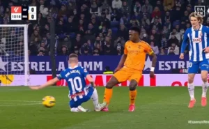 La faute de Pol sur Vinicius Jr (DAZN)