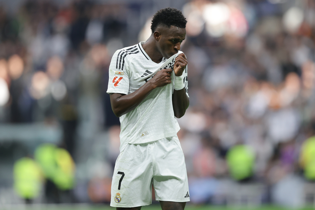 MADRID, SPAIN - NOVEMBER 09: Vinicius Junior of Real Madrid CF celebrates scoring their fourth goal during the LaLiga match between Real Madrid CF and CA Osasuna at Estadio Santiago Bernabeu on November 09, 2024 in Madrid, Spain. (Photo by Gonzalo Arroyo Moreno/Getty