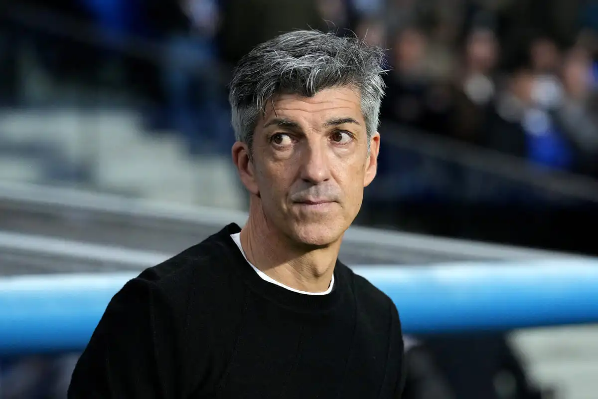 SAN SEBASTIAN, SPAIN - FEBRUARY 09: Imanol Alguacil, Head Coach of Real Sociedad, looks on ahead of the LaLiga match between Real Sociedad and RCD Espanyol de Barcelona at Reale Arena on February 09, 2025 in San Sebastian, Spain. (Photo by Juan Manuel Serrano Arce/Getty Images).