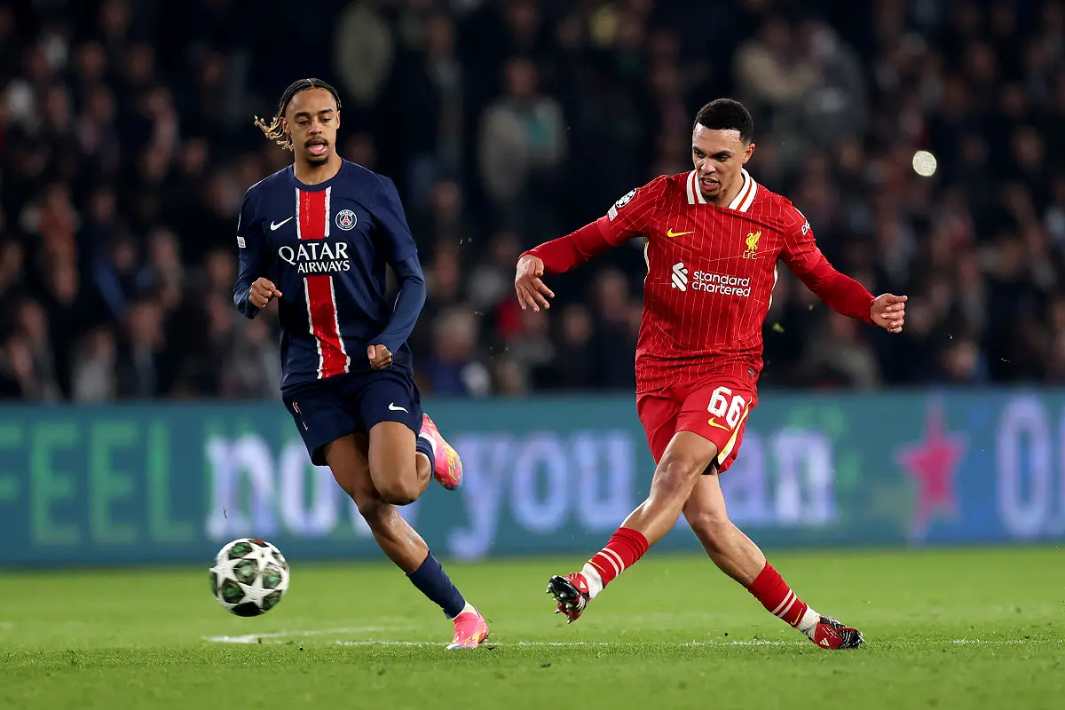 Trent Alexander-Arnold face au PSG en C1 (Photo by Julian Finney/Getty Images).