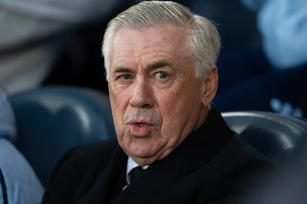 Carlo Ancelotti lors du match face à Villarreal (Photo by Aitor Alcalde/Getty Images).