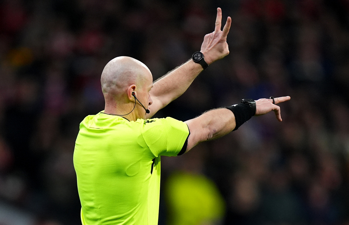 MADRID, SPAIN - MARCH 12: Referee Szymon Marciniak gestures as the second penalty kick for Atletico de Madrid, taken by Julian Alvarez (not pictured), is ruled out following a VAR Review for an improper kick during the UEFA Champions League 2024/25 Round of 16 second leg match between Atletico de Madrid and Real Madrid C.F. at Estadio Metropolitano on March 12, 2025 in Madrid, Spain. (Photo by Angel