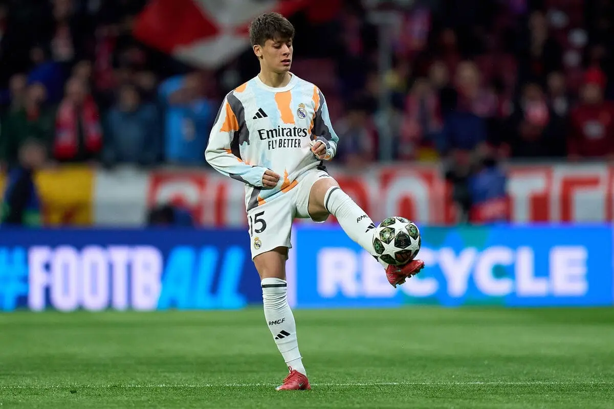 MADRID, SPAIN - MARCH 12: Arda Guler of Real Madrid warms up prior to the UEFA Champions League 2024/25 UEFA Champions League 2024/25 Round of 16 second leg match between Atletico de Madrid and Real Madrid C.F. at Riyadh Air Metropolitano on March 12, 2025 in Madrid, Spain. (Photo by Angel Martinez/Getty Images).