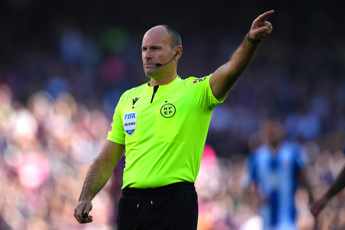 BARCELONA, SPAIN - DECEMBER 31: Referee Antonio Mateu Lahoz looks on during the LaLiga Santander match between FC Barcelona and RCD Espanyol at Spotify Camp Nou on December 31, 2022 in Barcelona, Spain. (Photo by Alex Caparros/Getty Images)