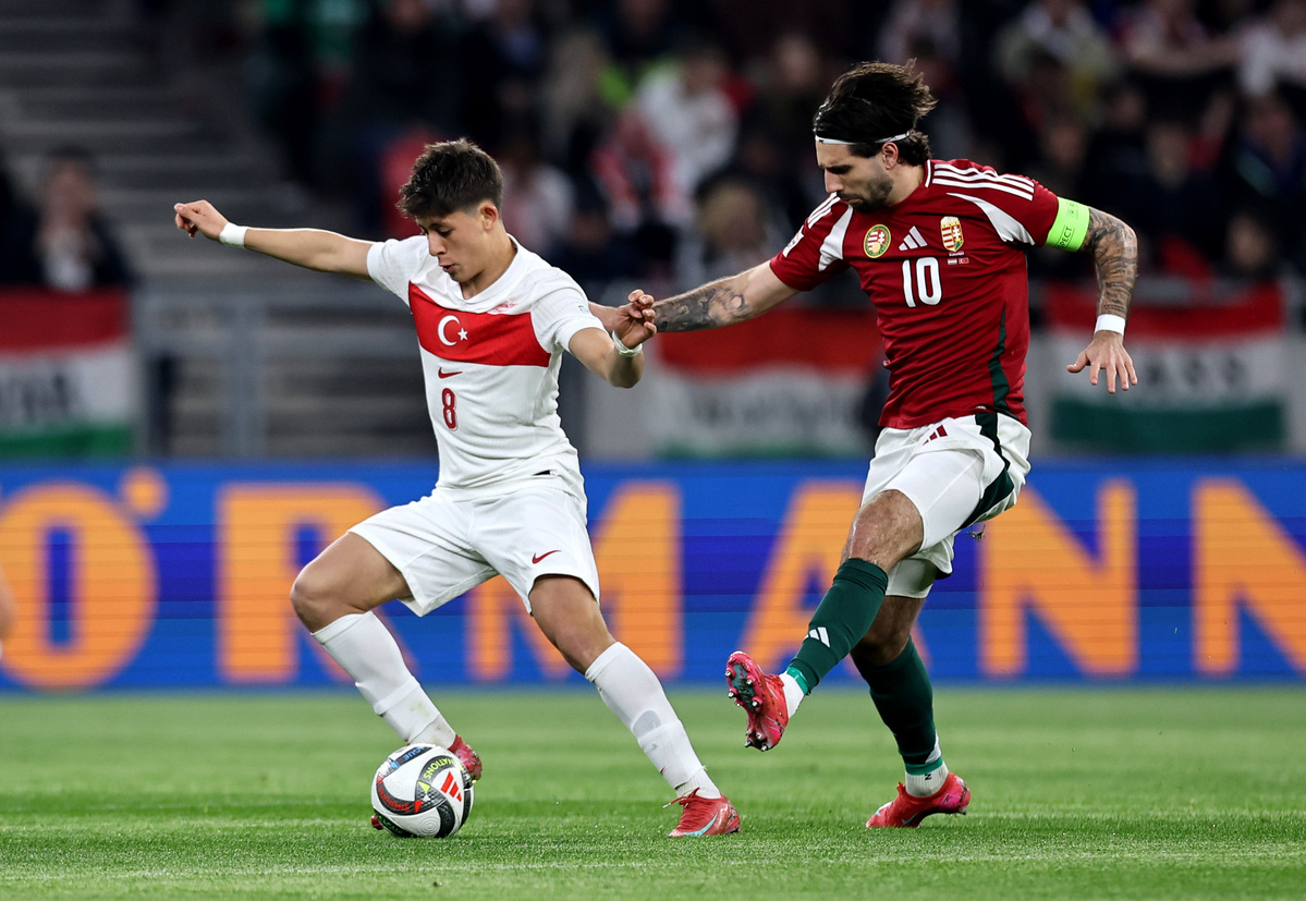 BUDAPEST, HUNGARY - MARCH 23: Arda Gueler of Turkiye is challenged by Dominik Szoboszlai of Hungary during the UEFA Nations League 2024/25 League A/B Play-offs Second Leg match between Hungary and Türkiye at Puskas Arena on March 23, 2025 in Budapest, Hungary. (Photo by David Balogh/Getty Images)