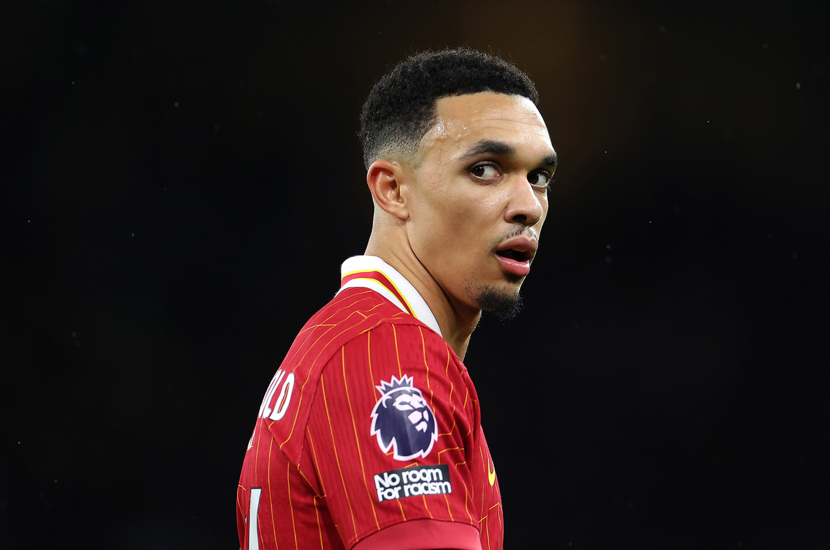 MANCHESTER, ENGLAND - FEBRUARY 23: Trent Alexander-Arnold of Liverpool during the Premier League match between Manchester City FC and Liverpool FC at Etihad Stadium on February 23, 2025 in Manchester, England. (Photo by Alex Pantling/Getty Images)