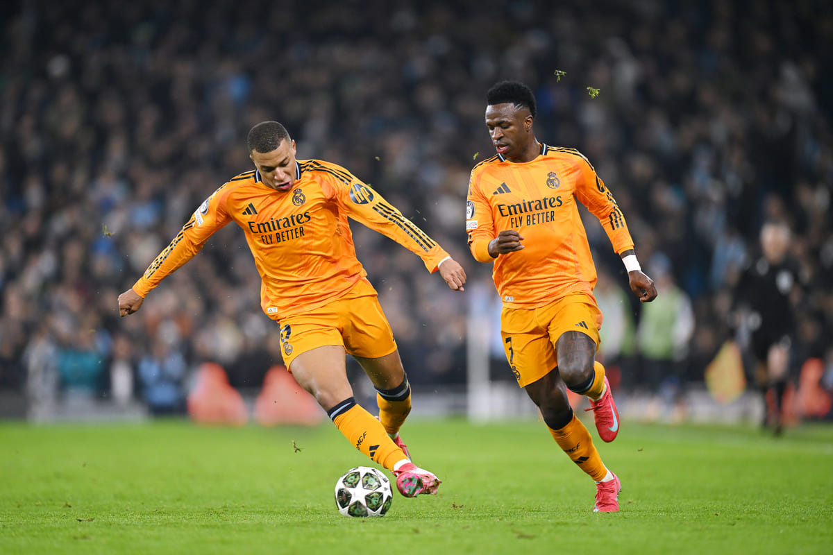 MANCHESTER, ENGLAND - FEBRUARY 11: Kylian Mbappe and Vinicius Junior of Real Madrid in action during the UEFA Champions League 2024/25 League Knockout Play-off first leg match between Manchester City and Real Madrid C.F. at Manchester City Stadium on February 11, 2025 in Manchester, England. (Photo by Michael Regan/Getty Images).