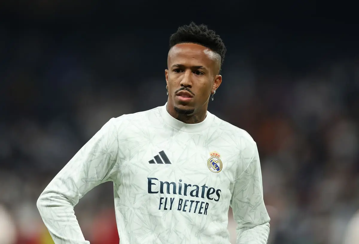 MADRID, SPAIN - NOVEMBER 05: Eder Militao of Real Madrid looks on during the warm up prior to the UEFA Champions League 2024/25 League Phase MD4 match between Real Madrid C.F. and AC Milan at Estadio Santiago Bernabeu on November 05, 2024 in Madrid, Spain. (Photo by Florencia Tan Jun/Getty Images).