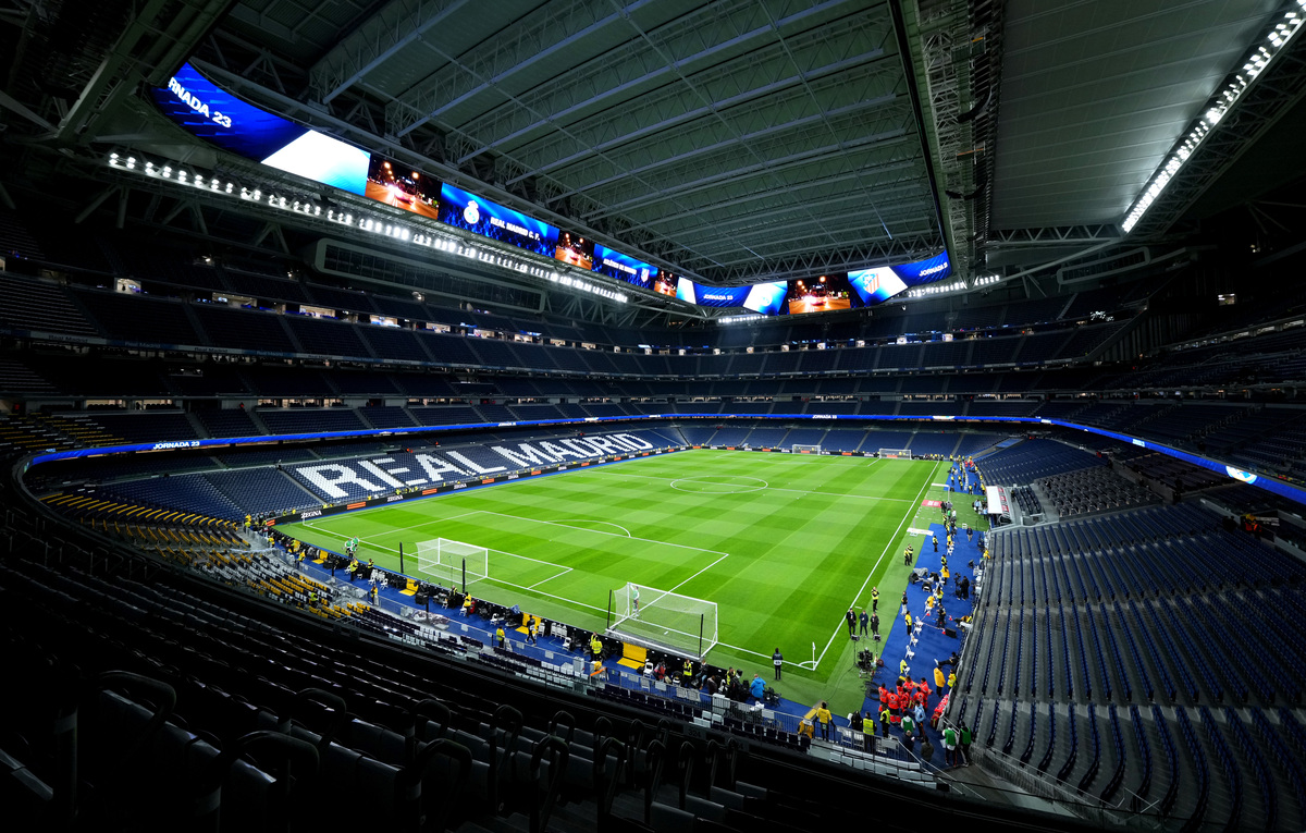 MADRID, SPAIN - FEBRUARY 08: General view inside the stadium prior to the LaLiga match between Real Madrid CF and Atletico de Madrid at Estadio Santiago Bernabeu on February 08, 2025 in Madrid, Spain. (Photo by Angel Martinez/Getty Images)