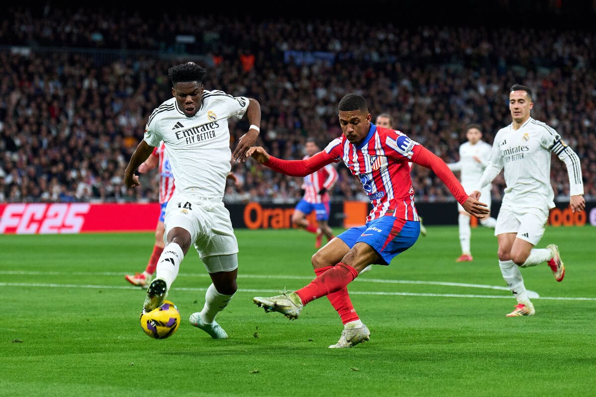 MADRID, SPAIN - FEBRUARY 08: Samuel Lino of Atletico de Madrid shoots on goal whilst under pressure from Aurelien Tchouaméni of Real Madrid during the LaLiga match between Real Madrid CF and Atletico de Madrid at Estadio Santiago Bernabeu on February 08, 2025 in Madrid, Spain. (Photo by Angel Martinez/Getty Images)