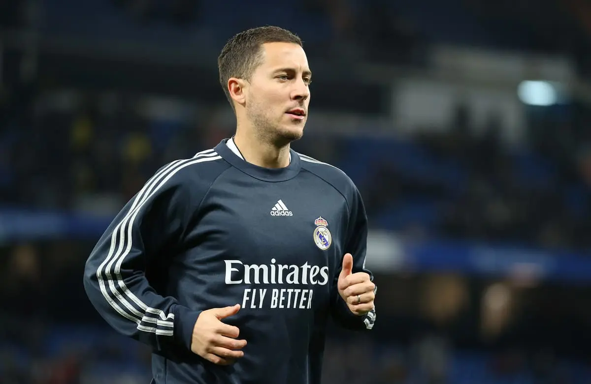 MADRID, SPAIN - DECEMBER 19: Eden Hazard of Rea Madrid warms up prior to the LaLiga Santander match between Real Madrid CF and Cadiz CF at Estadio Santiago Bernabeu on December 19, 2021 in Madrid, Spain. (Photo by Gonzalo Arroyo Moreno/Getty Images).