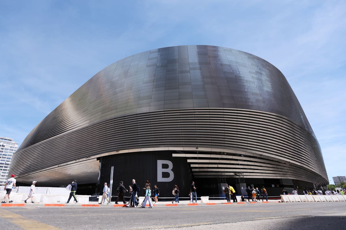 MADRID, SPAIN - MAY 04: A general view of the outside of the stadium prior to the LaLiga EA Sports match between Real Madrid CF and Cadiz CF at Santiago Bernabéu Stadium on May 04, 2024 in Madrid, Spain. (Photo by Florencia Tan Jun/Getty Images).