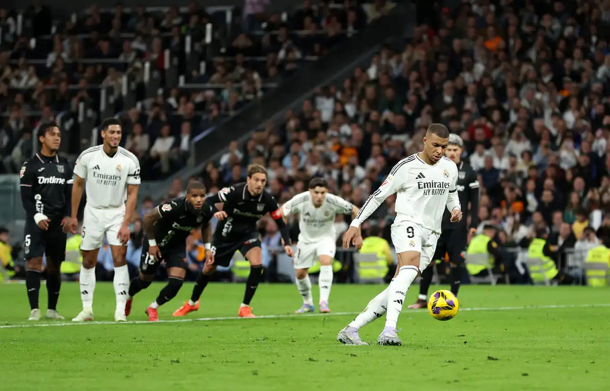 MADRID, SPAIN - MARCH 29: Kylian Mbappe of Real Madrid scores his team's first goal from a penalty kick during the LaLiga match between Real Madrid CF and CD Leganes at Estadio Santiago Bernabeu on March 29, 2025 in Madrid, Spain. (Photo by Florencia Tan Jun/Getty Images).