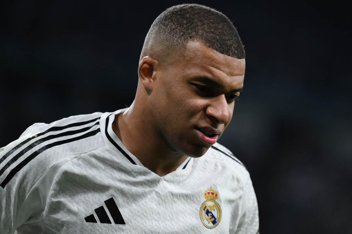 MADRID, SPAIN - FEBRUARY 19: Kylian Mbappé of Real Madrid looks on during the UEFA Champions League 2024/25 League Knockout Play-off second leg match between Real Madrid C.F. and Manchester City at on February 19, 2025 in Madrid, Spain. (Photo by David Ramos/Getty Images)