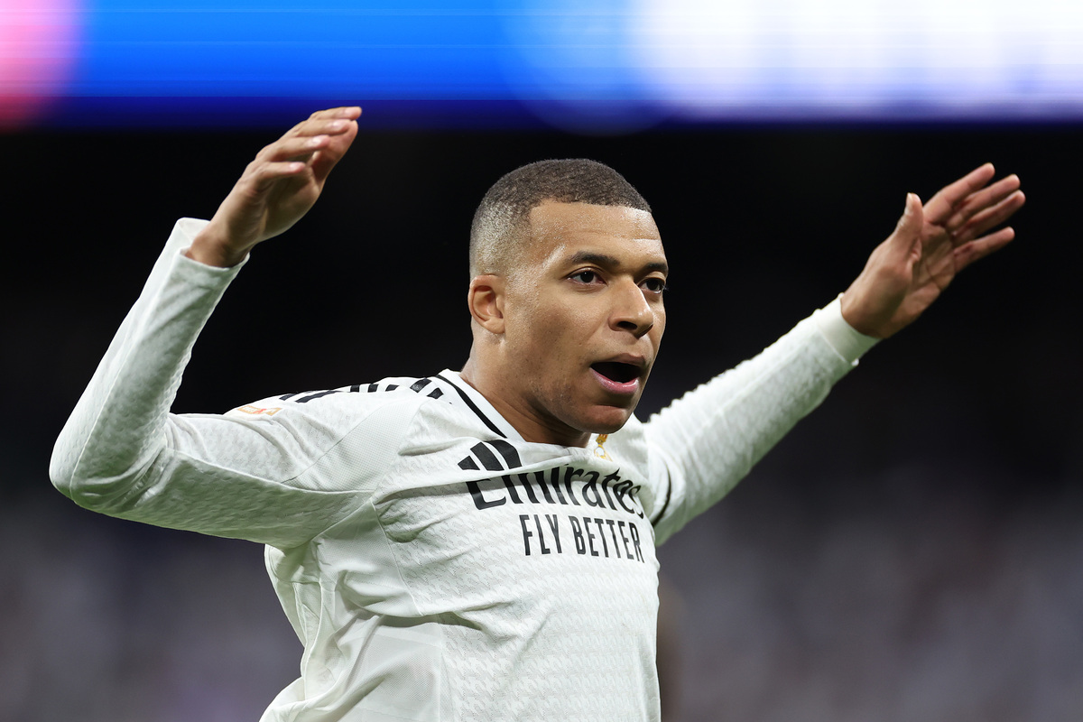 MADRID, SPAIN - MARCH 09: Kylian Mbappe of Real Madrid celebrates scoring his team's first goal during the LaLiga match between Real Madrid CF and Rayo Vallecano at the Estadio Santiago Bernabeu on March 09, 2025 in Madrid, Spain. (Photo by Florencia Tan Jun/Getty Images)