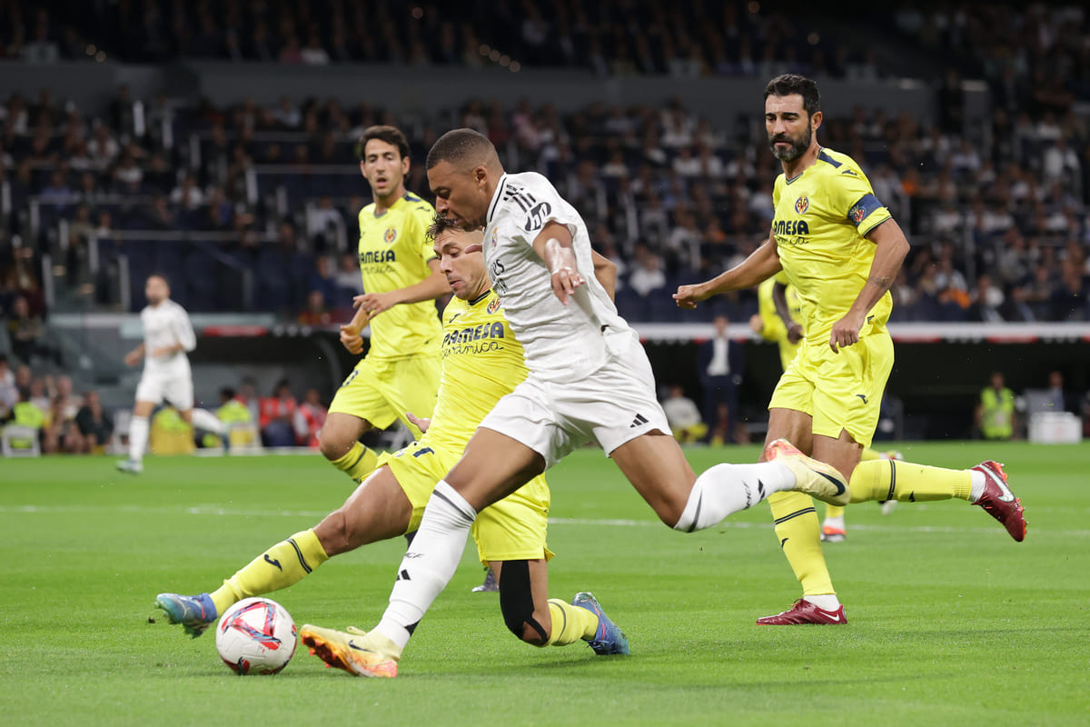 MADRID, SPAIN - OCTOBER 05: Kylian Mbappe (R) of Real Madrid CF controls the ball Kiko Femenia (L)