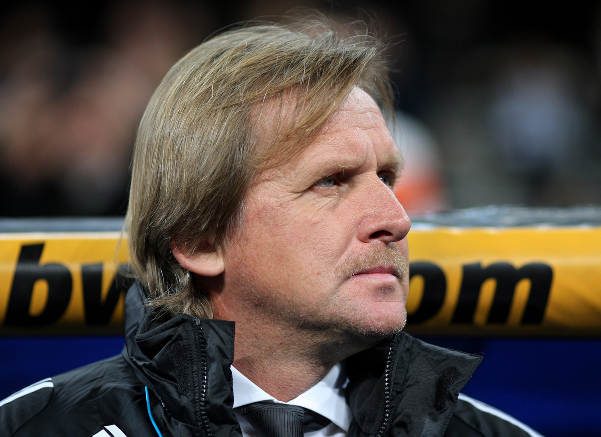 MADRID, SPAIN - NOVEMBER 22: Coach Bernd Schuster of Real Madrid prior to the start of the La Liga match between Real Madrid and Recreativo Huelva at the Santiago Bernabeu Stadium on November 22, 2008 in Madrid, Spain. (Photo by Jasper Juinen/Getty Images)
