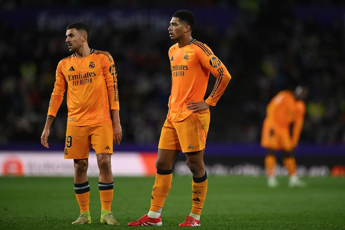 VALLADOLID, SPAIN - JANUARY 25: Jude Bellingham and Dani Ceballos of Real Madrid look on during the LaLiga match between Real Valladolid CF and Real Madrid CF at Jose Zorrilla on January 25, 2025 in Valladolid, Spain. (Photo by Denis Doyle/Getty Images)