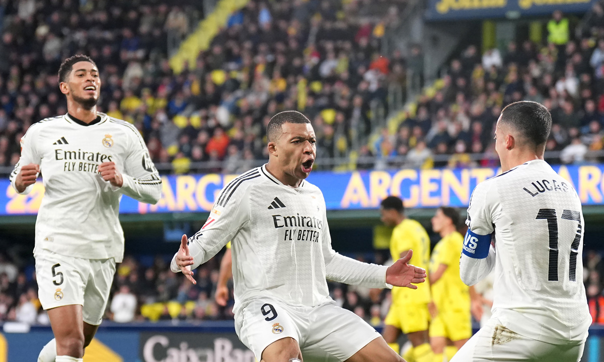 VILLARREAL, SPAIN - MARCH 15: Kylian Mbappe of Real Madrid celebrates scoring his team's second goal with teammates Lucas Vazquez and Jude Bellingham during the LaLiga match between Villarreal CF and Real Madrid CF at Estadio de la Ceramica on March 15, 2025 in Villarreal, Spain. (Photo by Aitor Alcalde/Getty Images)