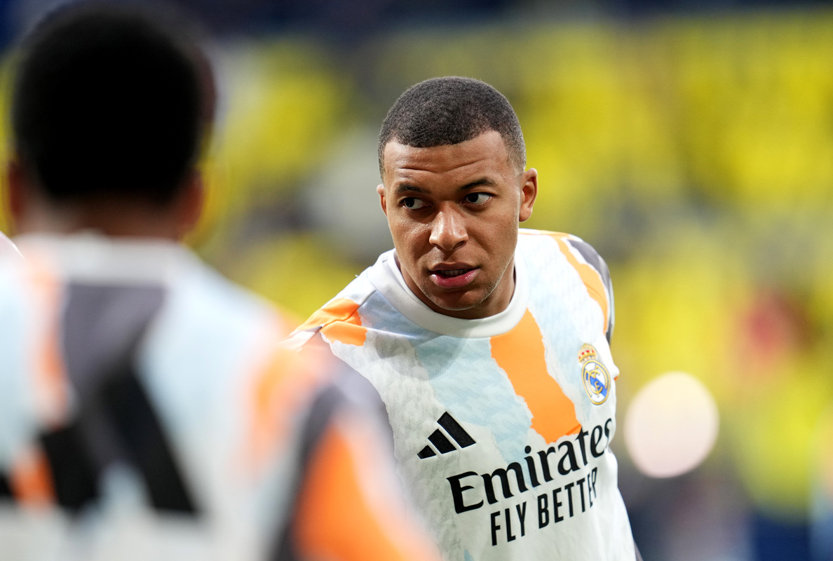 VILLARREAL, SPAIN - MARCH 15: Kylian Mbappe of Real Madrid looks on during the warm up prior to the LaLiga match between Villarreal CF and Real Madrid CF at Estadio de la Ceramica on March 15, 2025 in Villarreal, Spain. (Photo by Aitor Alcalde/Getty Images)