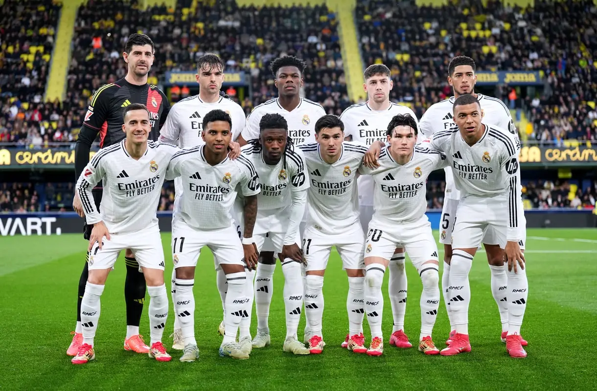VILLARREAL, SPAIN - MARCH 15: Players of Real Madrid pose for a team photograph prior to the LaLiga match between Villarreal CF and Real Madrid CF at Estadio de la Ceramica on March 15, 2025 in Villarreal, Spain. (Photo by Aitor Alcalde/Getty Images)