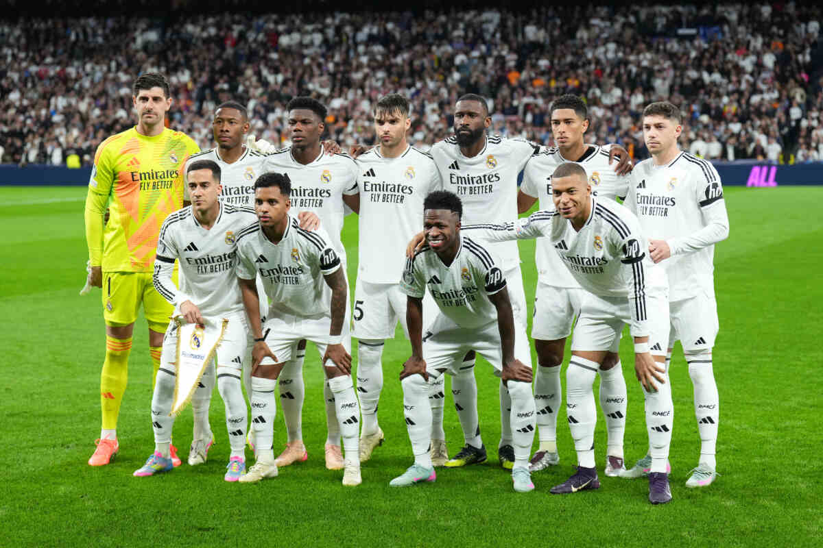 MADRID, SPAIN - APRIL 16: Players of Real Madrid pose for a team photograph prior to the UEFA Champions League 2024/25 Quarter Final Second Leg match between Real Madrid C.F. and Arsenal FC at Estadio Santiago Bernabeu on April 16, 2025 in Madrid, Spain. (Photo by Angel Martinez/Getty Images)