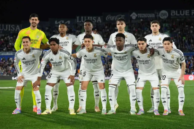 GETAFE, SPAIN - APRIL 23: Players of Real Madrid pose for a team photograph prior to the LaLiga match between Getafe CF and Real Madrid CF at Coliseum Alfonso Perez on April 23, 2025 in Getafe, Spain. (Photo by Aitor Alcalde/Getty Images)
