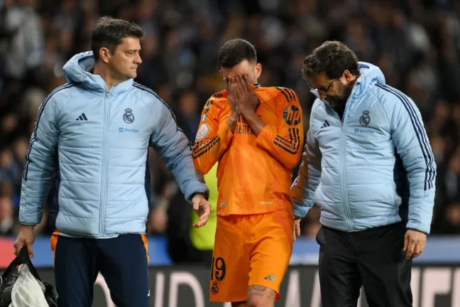 SAN SEBASTIAN, SPAIN - FEBRUARY 26: Dani Ceballos of Real Madrid reacts with an injury as he leaves the pitch during the Copa del Rey Semi Final match between Real Sociedad and Real Madrid at Reale Arena on February 26, 2025 in San Sebastian, Spain. (Photo by David Ramos/Getty Images)