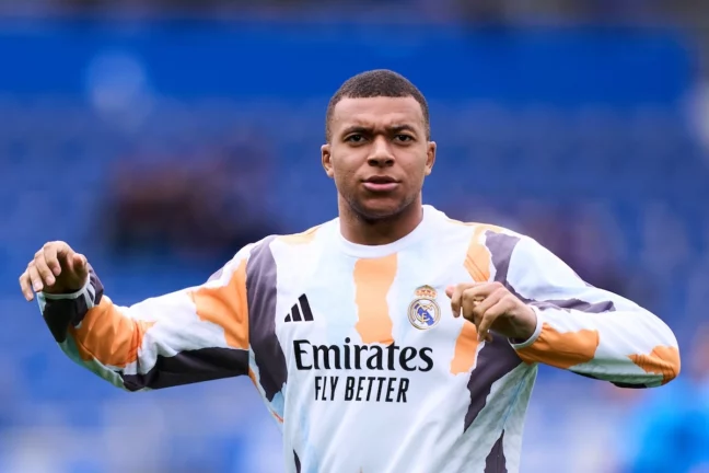 VITORIA-GASTEIZ, SPAIN - APRIL 13: Kylian Mbappe of Real Madrid warms up prior to the LaLiga match between Deportivo Alaves and Real Madrid CF at Estadio de Mendizorroza on April 13, 2025 in Vitoria-Gasteiz, Spain. (Photo by Juan Manuel Serrano Arce/Getty Images)